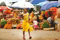 M�dchen auf dem Markt